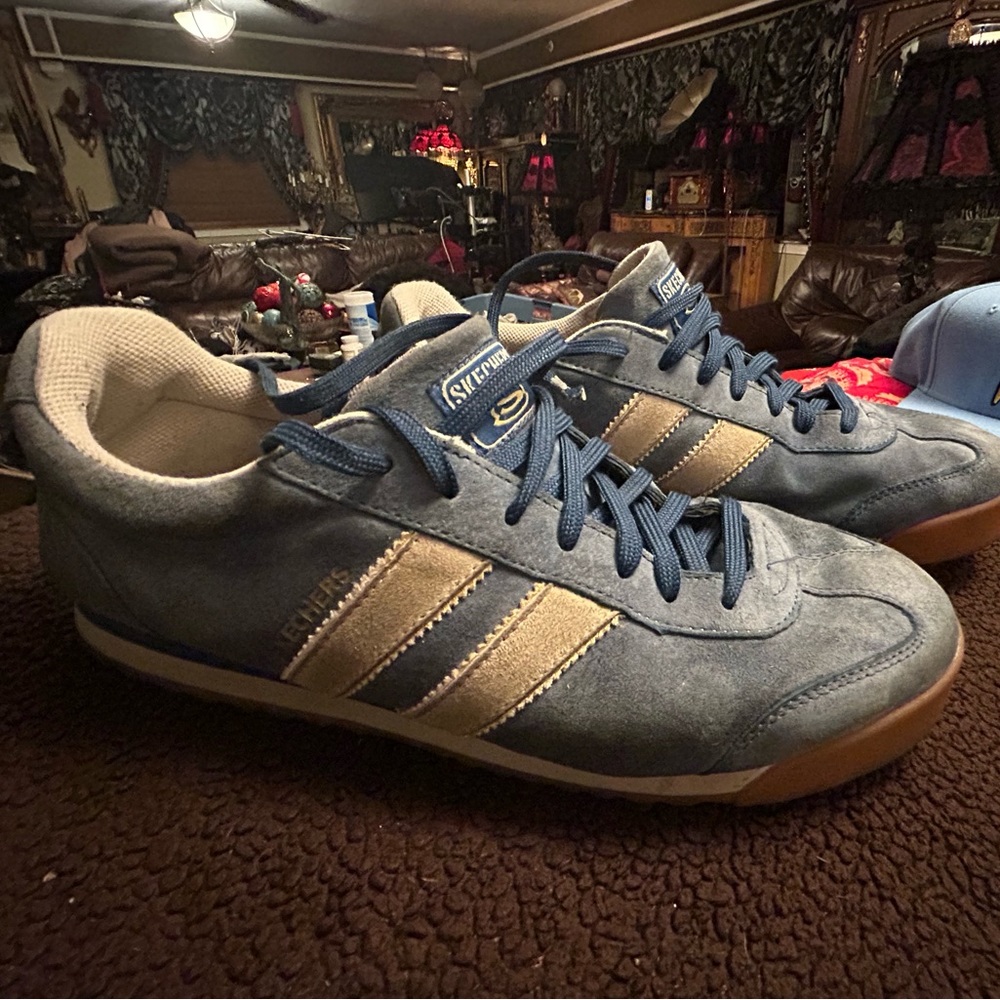 Sketchers retro suede shoes